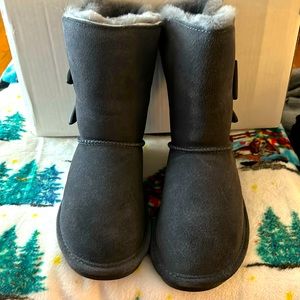 Grey Bearpaw Abigail boots